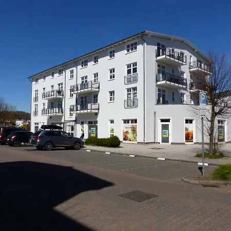 14 Im Haus Huehnergott - 4 Personen, Parkplatz Inclusive Апартаменты Зеллин